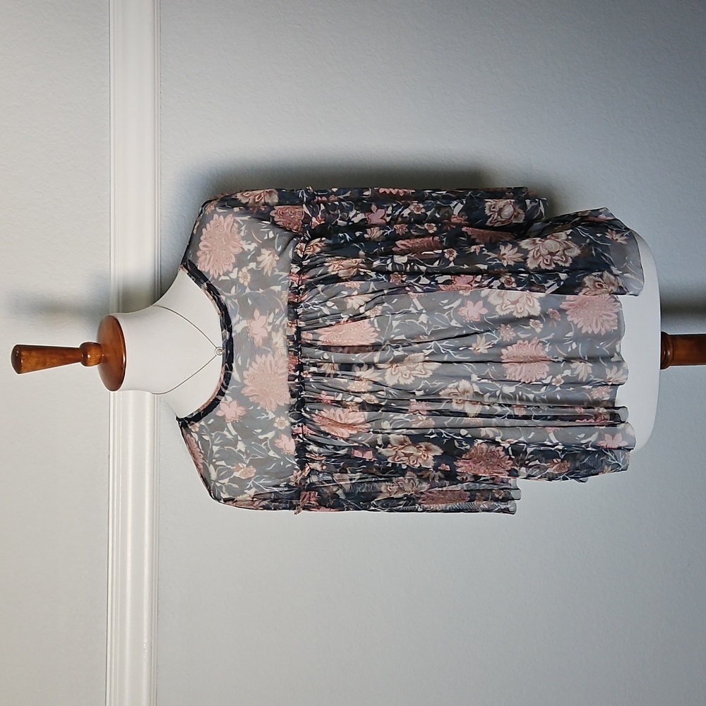 Belle Sky Sheer Top Floral Print Blouse Raw Hem XS Grey Pink 3/4 Sleeve